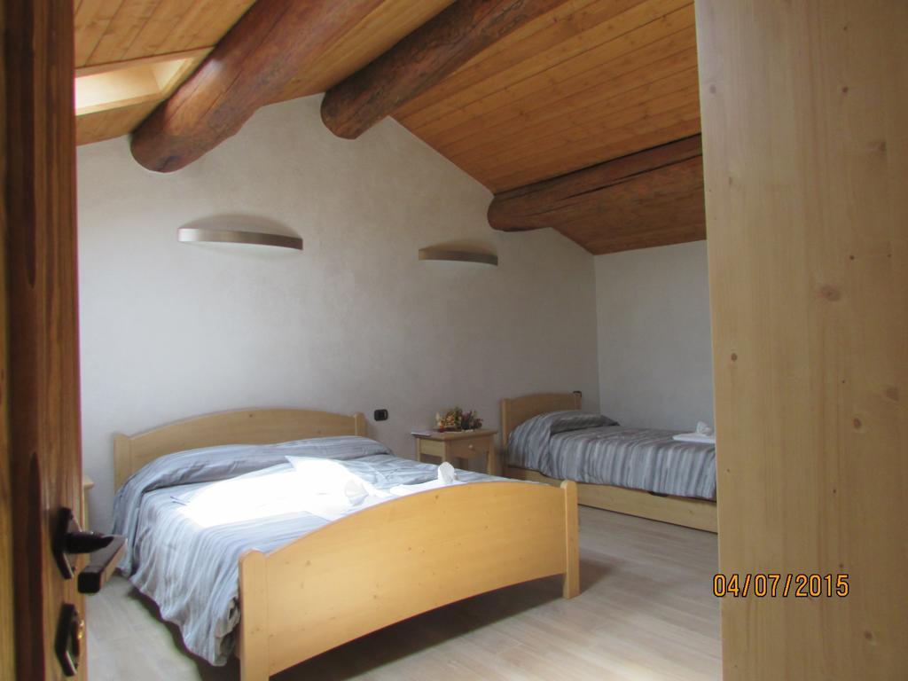 Locanda Il Campo Della Quercia San Damiano Macra Pokoj fotografie